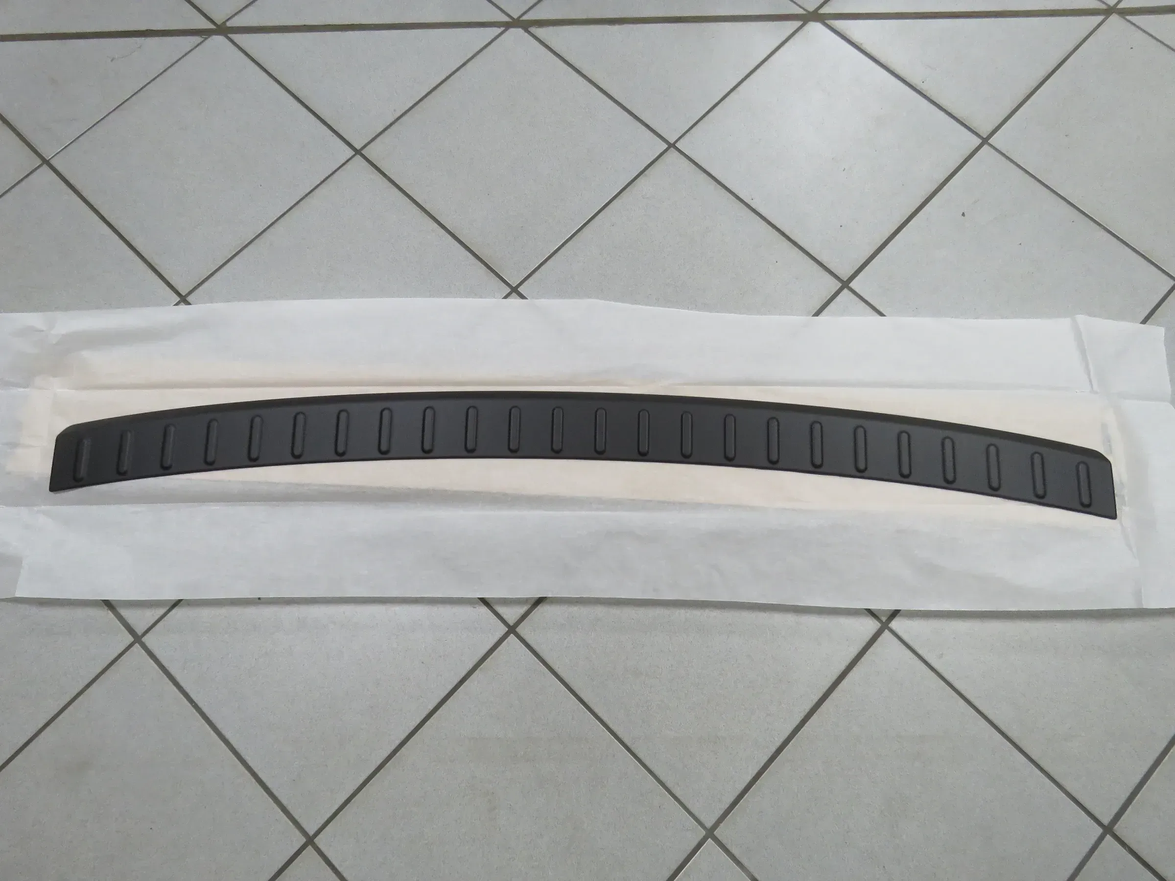 Original Ford Connect 2022- Ladekantenschutz Mattschwarz 2681358 Hinten Neu - Bild 1