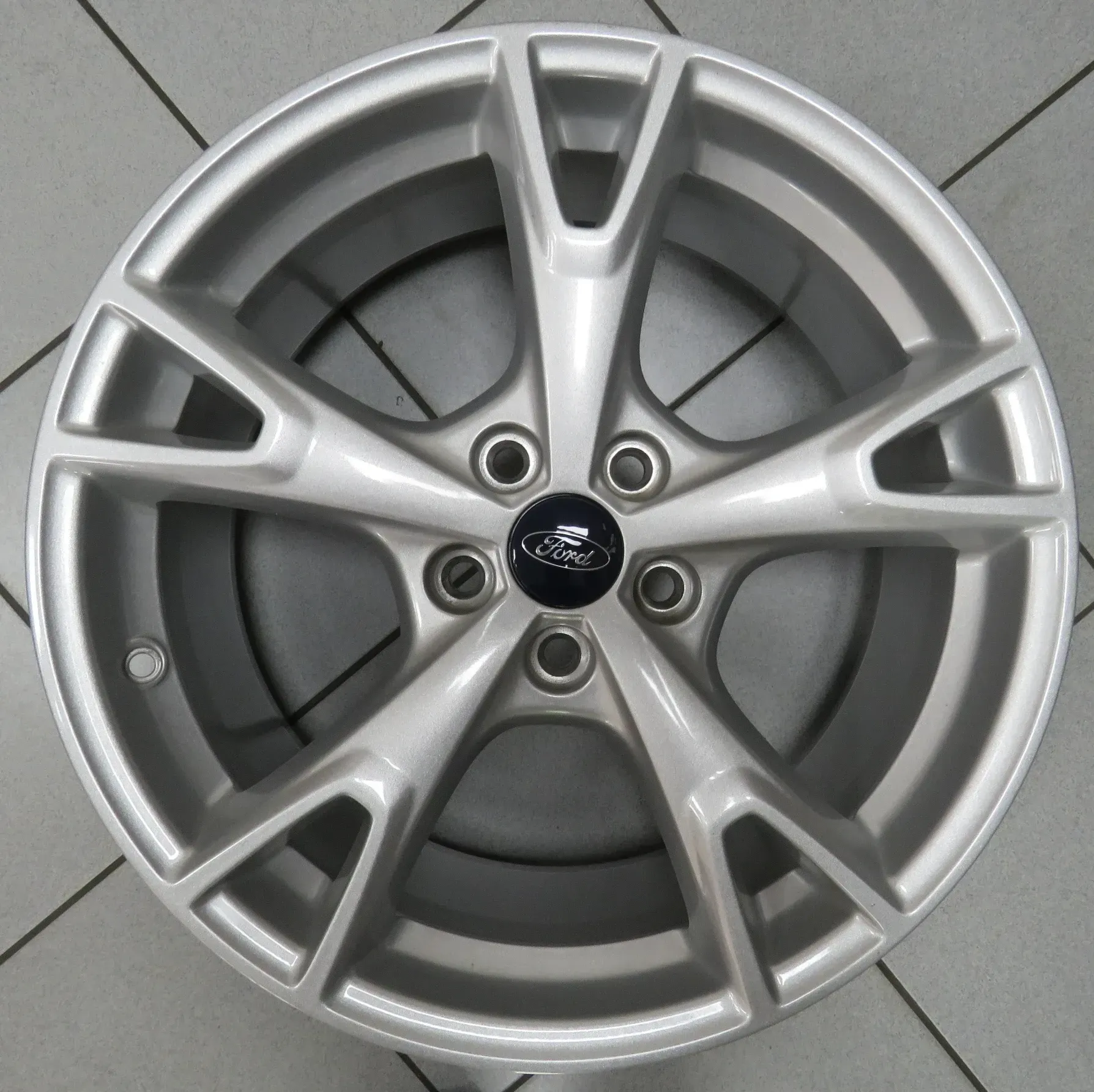 Alufelge F1EC-1007-D1B Ford Focus MK3 2014-18 silber 8x18 ET55 1893233 Kratzer - Bild 1